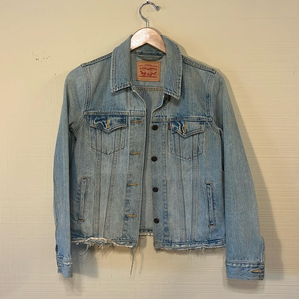 Levi’s denim trucker jacket - small